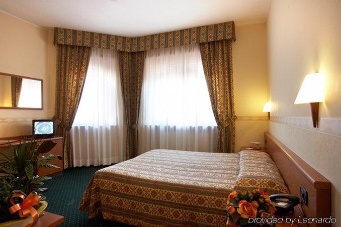 Dropiluc Hotel Druento Quarto foto