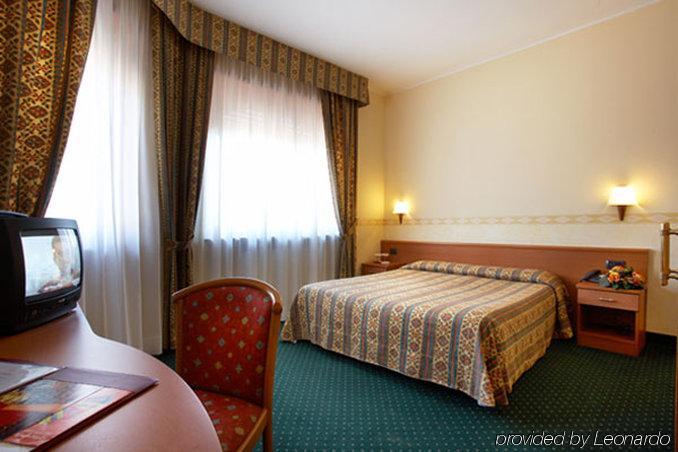 Dropiluc Hotel Druento Quarto foto