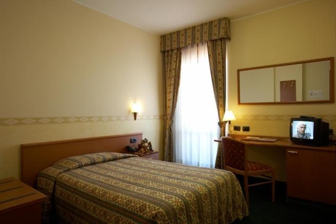 Dropiluc Hotel Druento Quarto foto
